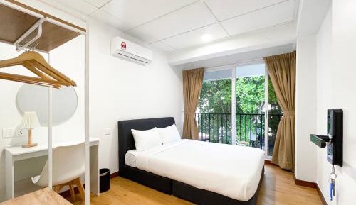 Queen Room with Shared Bathroom