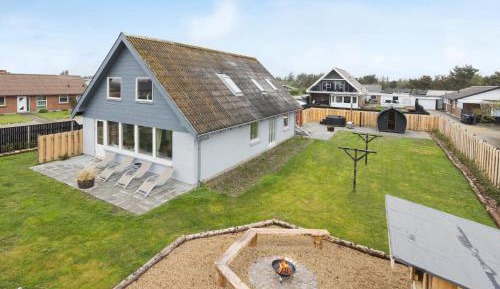 Six-Bedroom Holiday Home