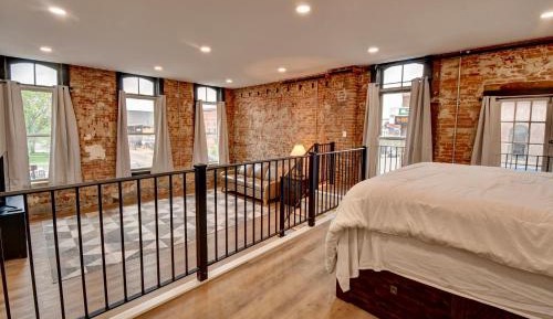 One-Bedroom Apartment with View