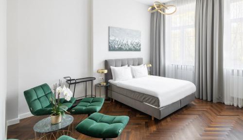 Deluxe Queen Room