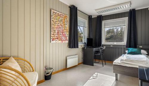 Single Room with Shared Shower and Toilet