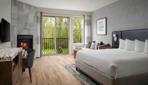 Deluxe King Room