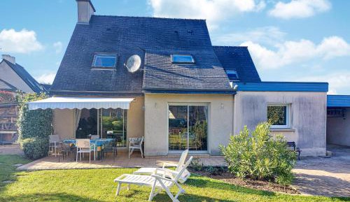 Three-Bedroom Holiday Home 