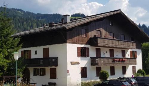 Apartment with Mountain View