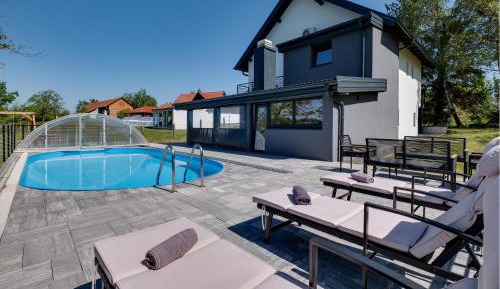 Five-Bedroom Holiday Home