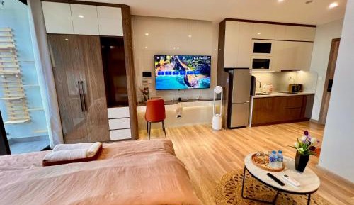 One-Bedroom Apartment with Balcony and Water View