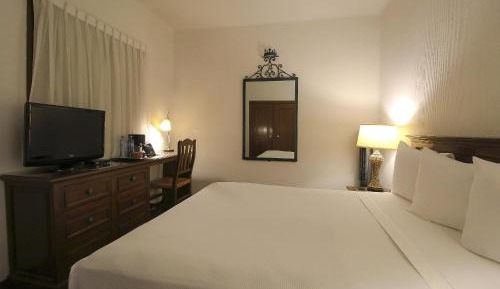 Standard Queen Room