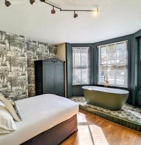 Deluxe Double Room with Bath