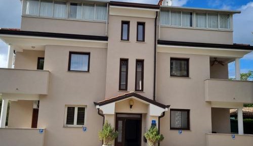 Comfort Two-Bedroom Apartment with Balcony