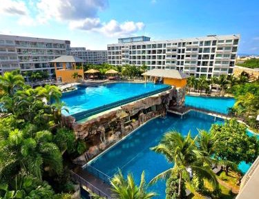 Studio with Pool View