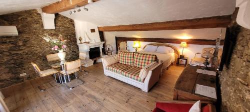 Double Room with Balcony (2 Adults + 1 Child)