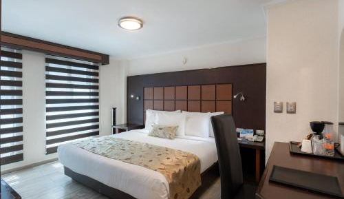 King Room with No View - Non Smoking/Interior Hall