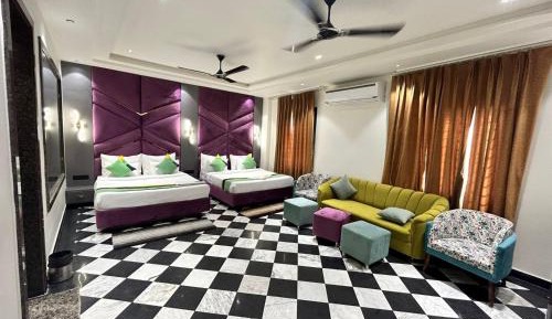 King Studio with Sofa Bed