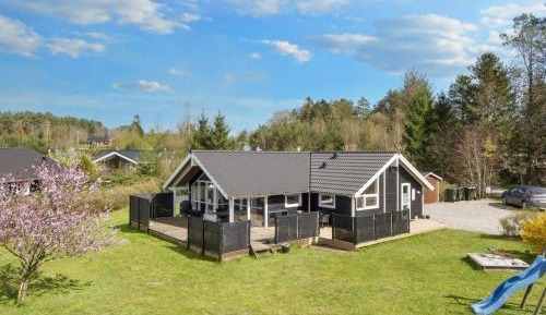 Three-Bedroom Holiday Home 