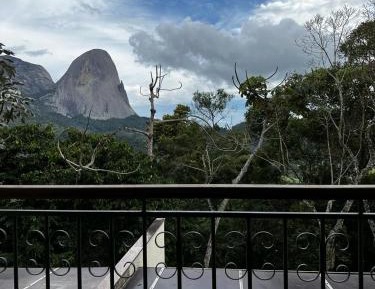 Apartment with Mountain View