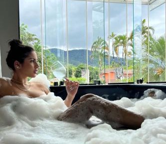 Suite with Hot Tub