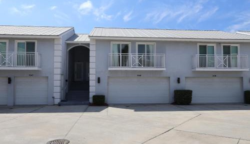 5240 Avenida Navarra, Siesta Key, FL (Villa Marina) Shared Pool