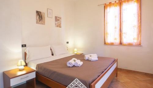 One-Bedroom Apartment with Balcony