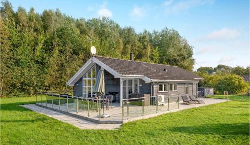Three-Bedroom Holiday Home 