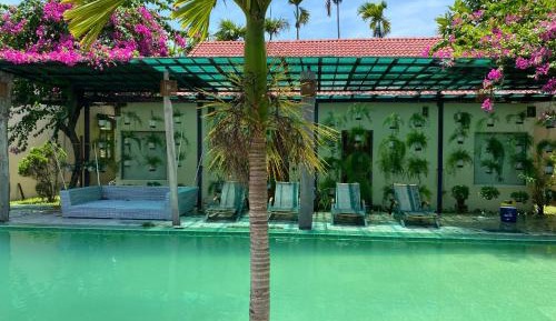 Suite with Pool View
