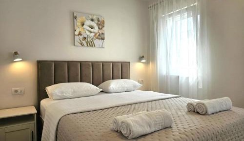 One-Bedroom Apartment with Balcony