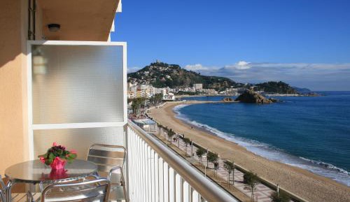 Two-Bedroom Apartment with Sea View and Balcony (4 Adults)