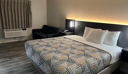 King Bed Smoking