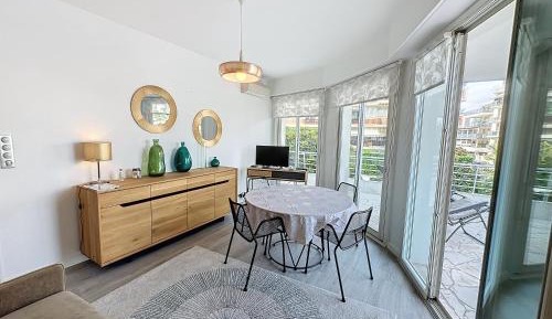 One-Bedroom Apartment with Terrace