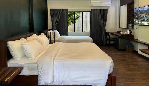 Deluxe Triple Room Family Villa with Bathtub