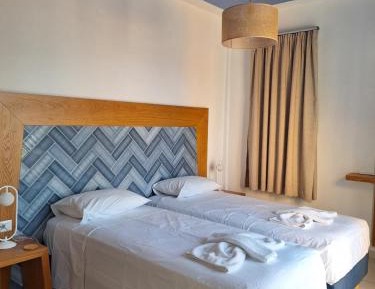 One-Bedroom Apartment with Sea View