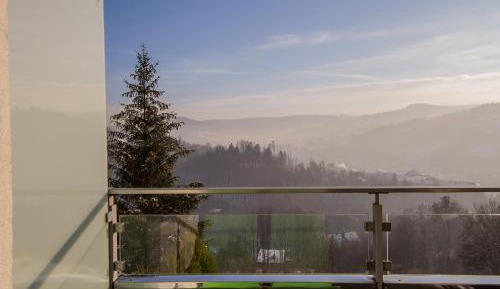 Apartment with Mountain View