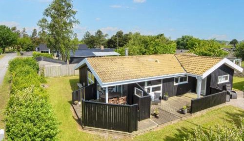 Three-Bedroom Holiday Home 