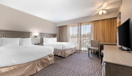 Deluxe Queen Room with Two Queen Beds - Non Smoking