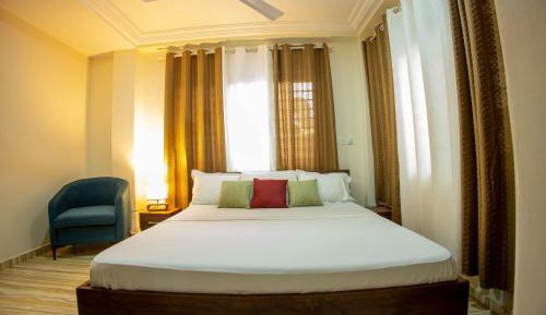 Deluxe Queen Suite