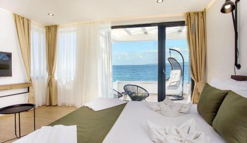 Deluxe Double Room with Balcony and Top Sea View