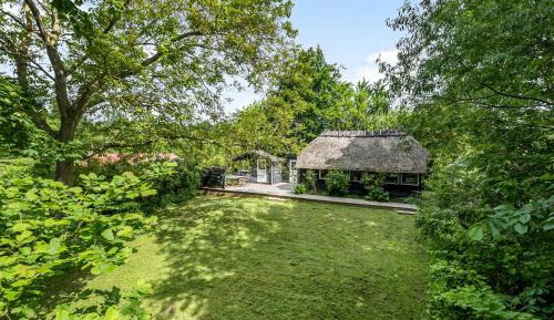 One-Bedroom Holiday Home