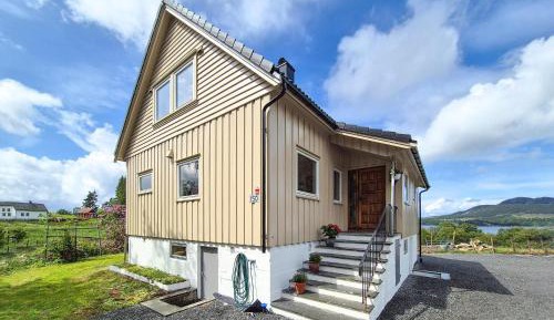 Four-Bedroom Holiday Home