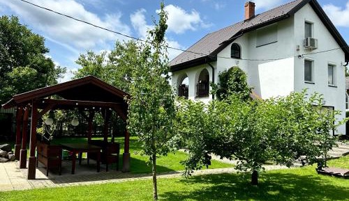 Three-Bedroom House with Terrace 