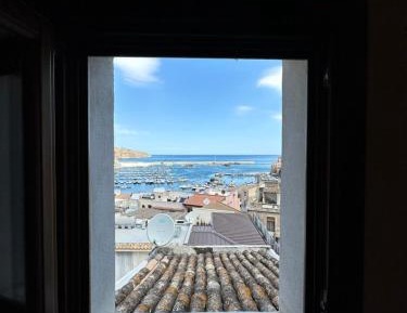 One-Bedroom Apartment with Sea View and Terrace