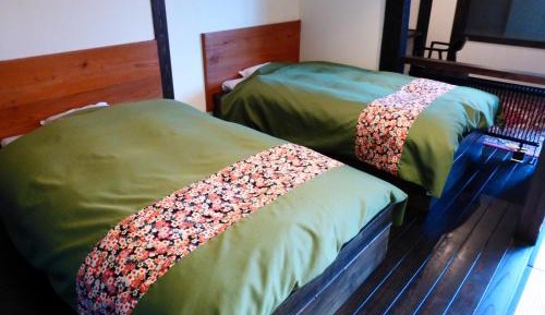Standard Twin Room with Mountain View