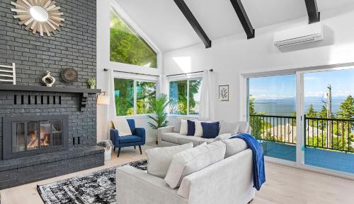 Four-Bedroom Holiday Home