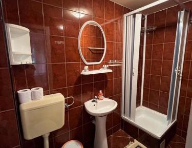 Quadruple Room with Private Bathroom