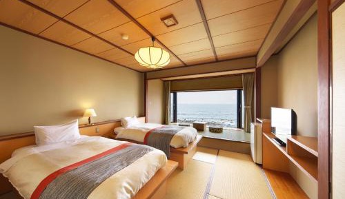 Standard Twin Room with Sea View