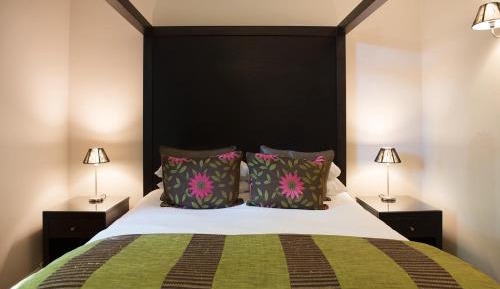 Four Poster Room