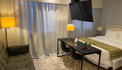 Deluxe Queen Suite