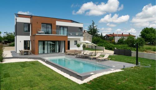 Three-Bedroom Holiday Home 