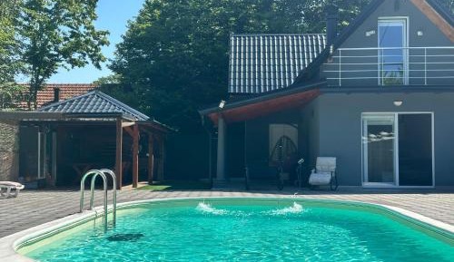 Villa with Swimming Pool