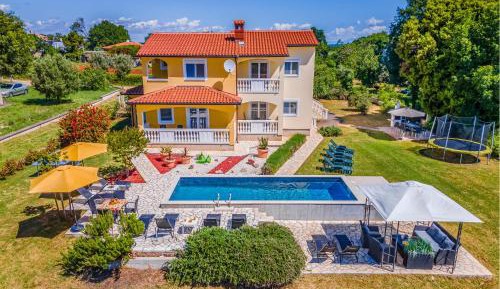 Four-Bedroom Holiday Home