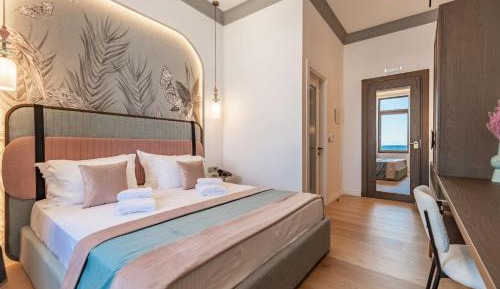 Deluxe Suite with Sea View