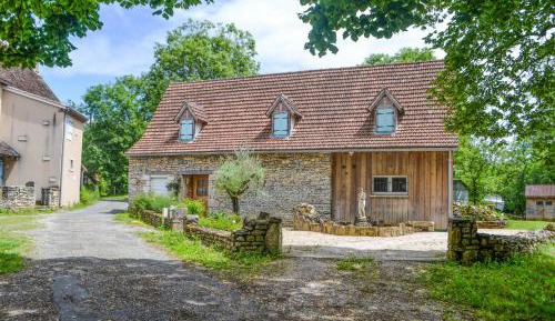 Three-Bedroom Holiday Home 